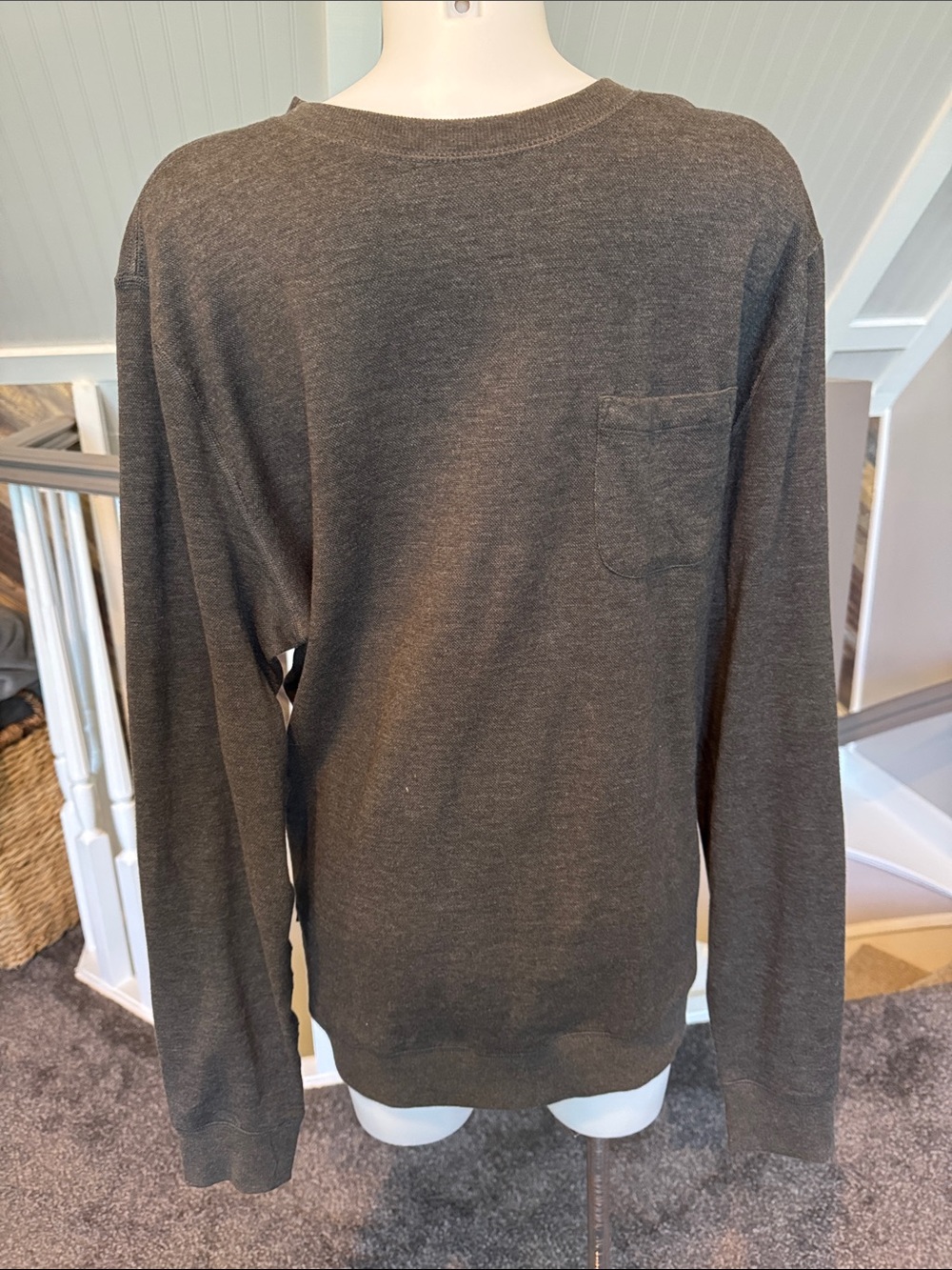 Vuori Long-Sleeve Crewneck Pocket Sweatshirt in Dark Grey